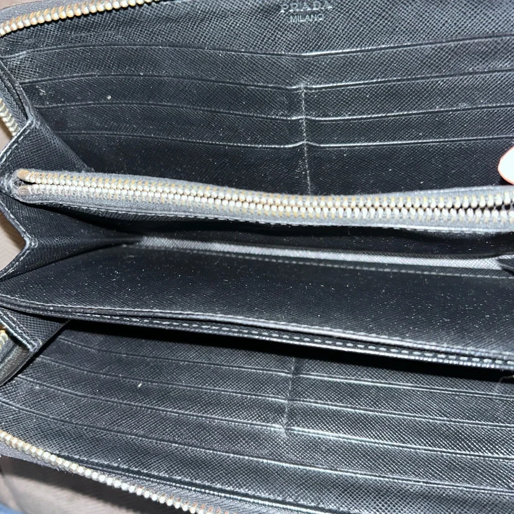 PRADA Leather Wallet EUC - Picture 4 of 9